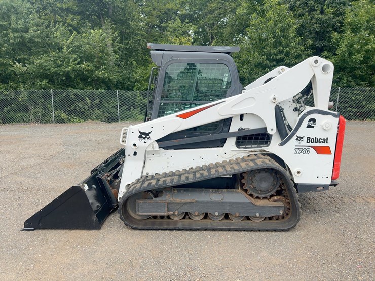 2020-bobcat-t740-image-2