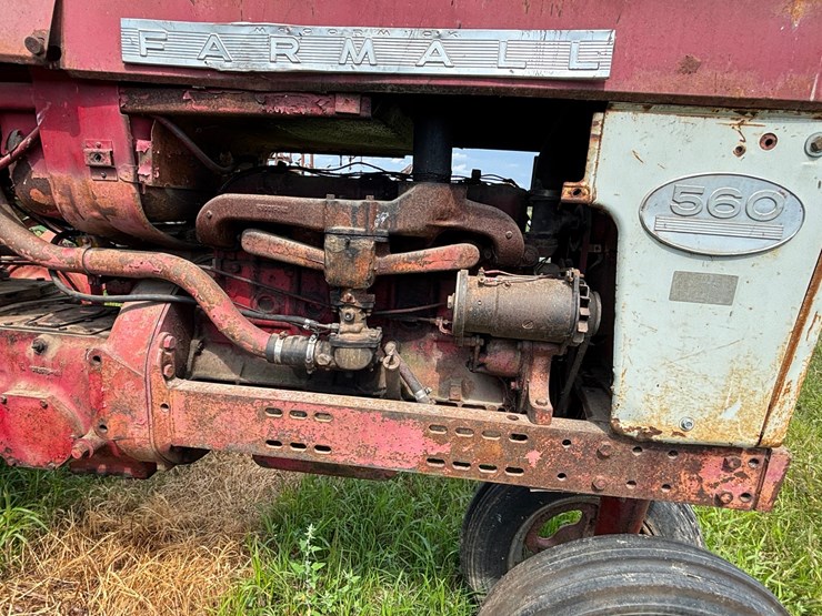 #2567-•-mccormick-farmall-560-gas-tractor-image-31