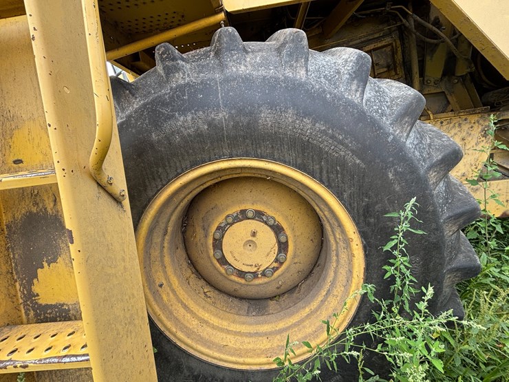 new-holland-tr98-image-38