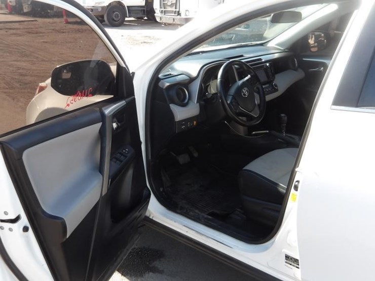 2017-toyota-rav4-image-18