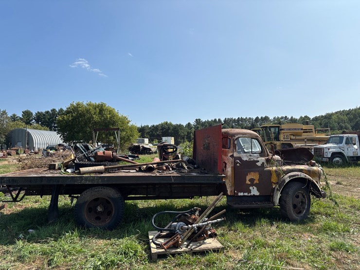 #2583-•-dodge-flatbed-truck-(no-title,-for-parts)-image-4