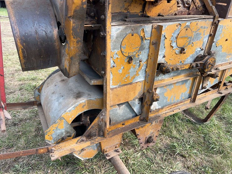 minneapolis-moline-model-dcorn-sheller-image-37