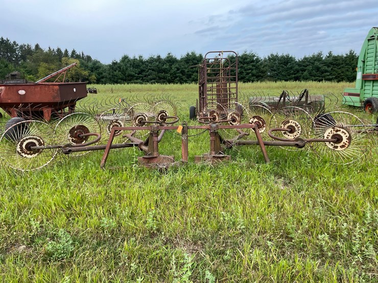 #2613-•-(10)-wheel-v-rake-image-2
