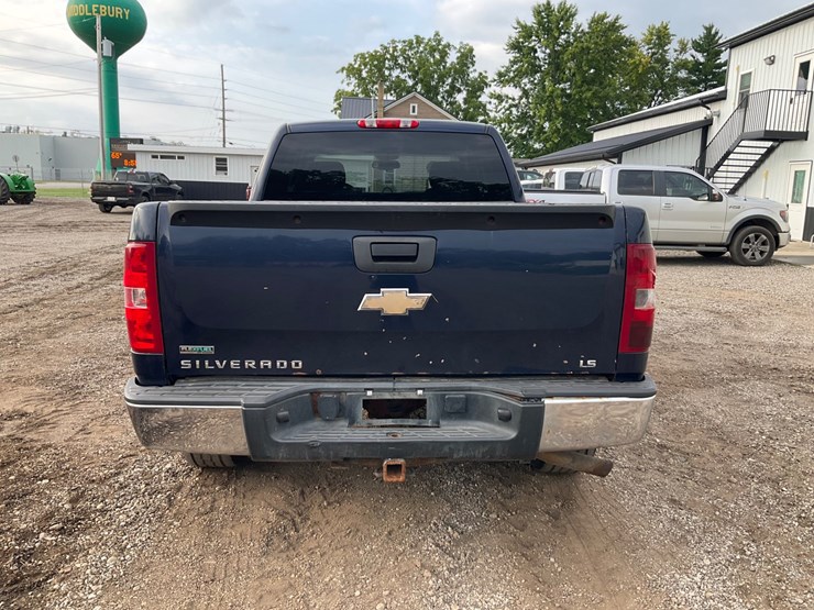 #2052-•-2010-chevrolet-silverado-4x4-pickup-truck-image-4