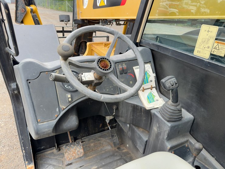 2014-caterpillar-tl943c-image-17