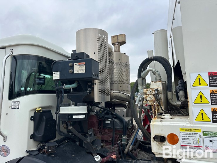 2024-mack-lr64-loadmaster-sideloader-t/a-garbage-truck-image-10