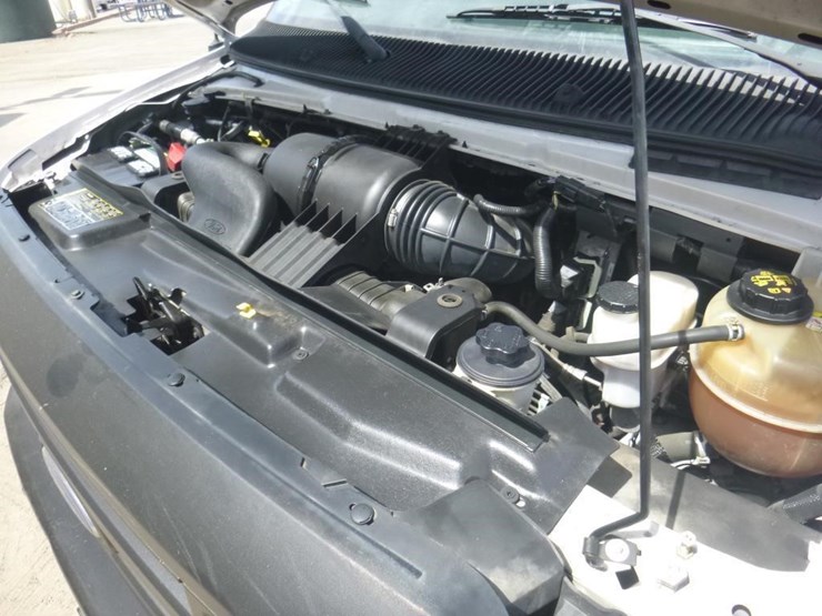 2011-ford-cargo-image-9