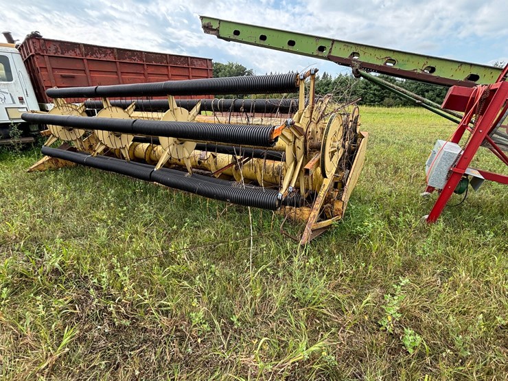 new-holland-960-image-1