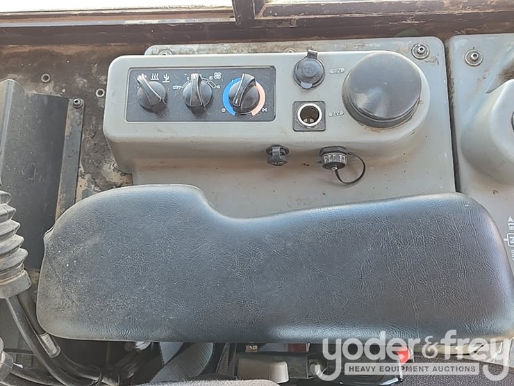 2023-komatsu-d61px-24-image-60