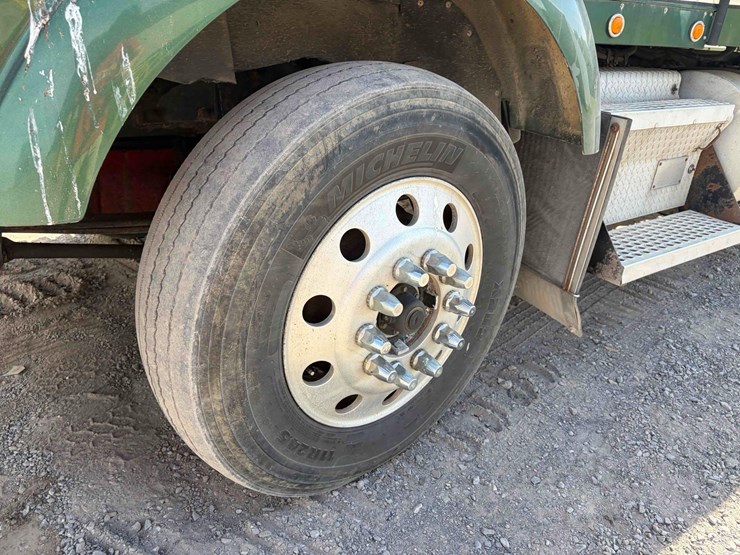 2001-kenworth-t800-image-13