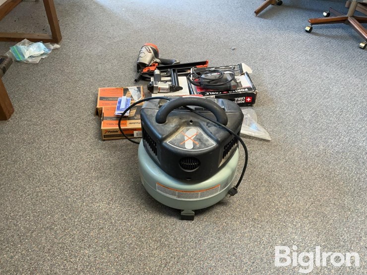 assorted-pneumatic-nail-guns-&-air-compressor-image-6
