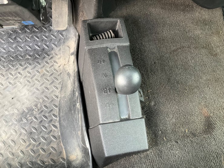 #2052-•-2010-chevrolet-silverado-4x4-pickup-truck-image-86
