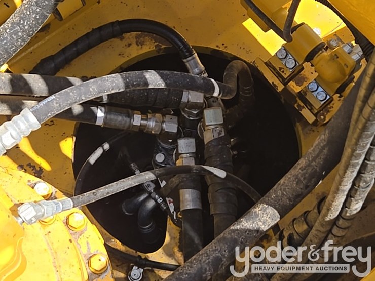 2023-komatsu-pc360-lc-11-image-51
