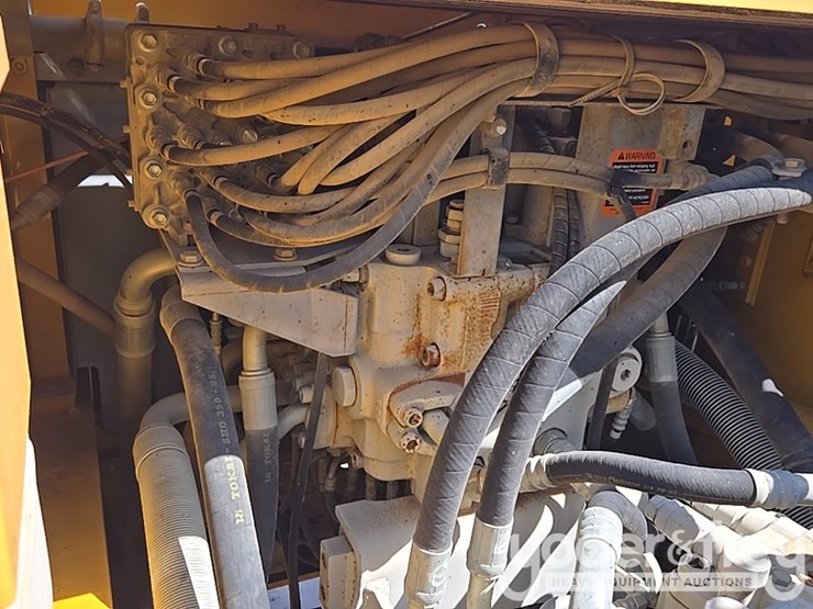 2011-deere-450d-lc-image-49