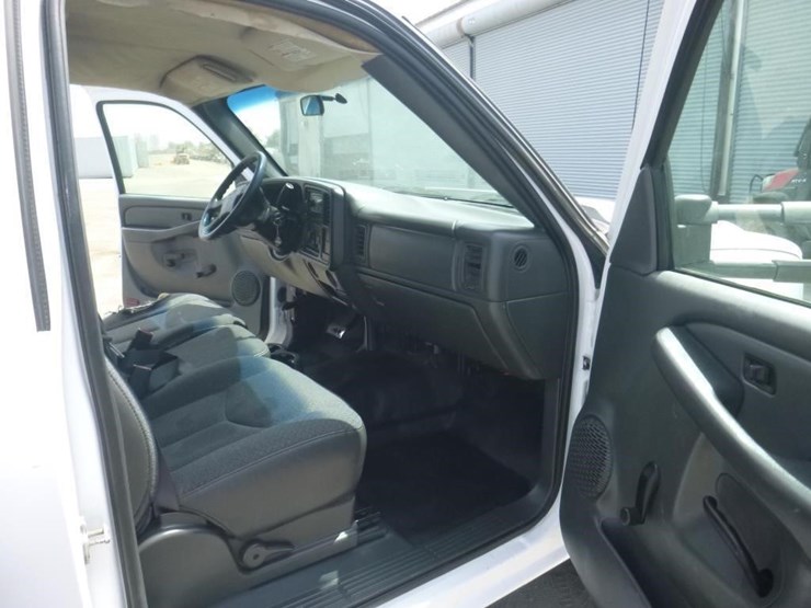 2007-chevrolet-3500-image-6