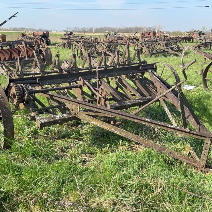 IHC 7FT Field Cultivator