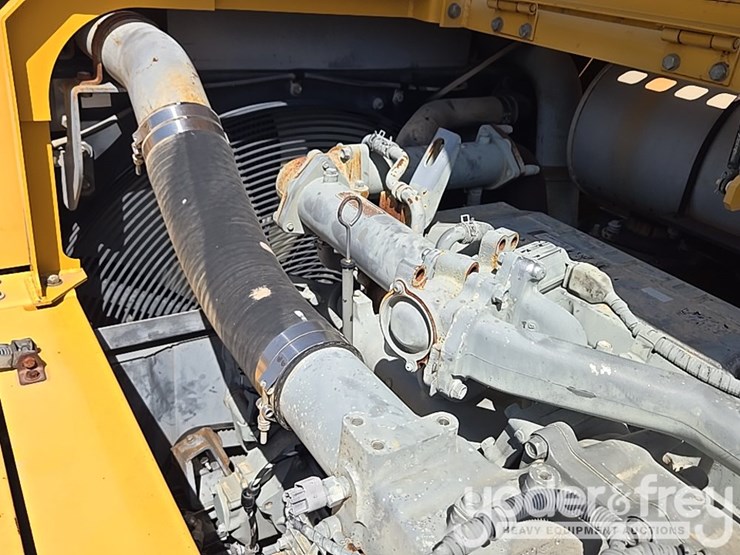 2011-deere-450d-lc-image-60