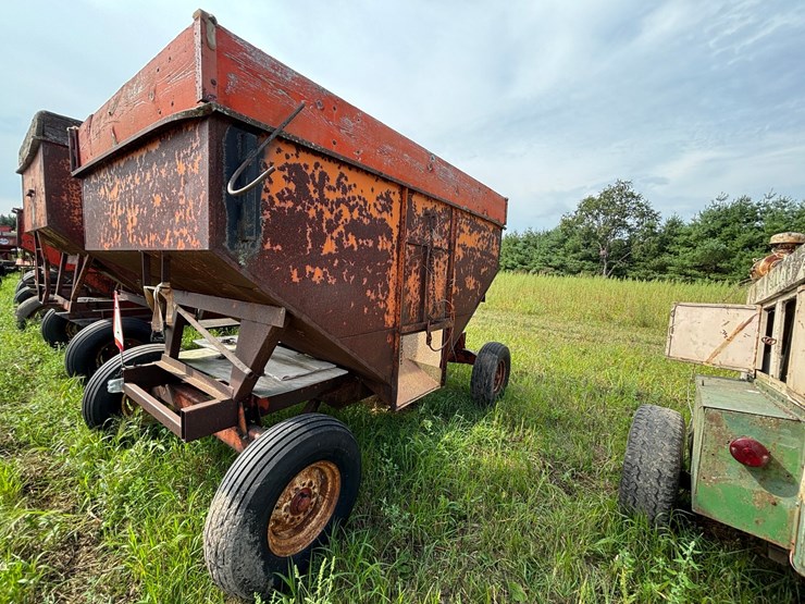 #2644-•-kelly-gravity-box-on-running-gear-image-5