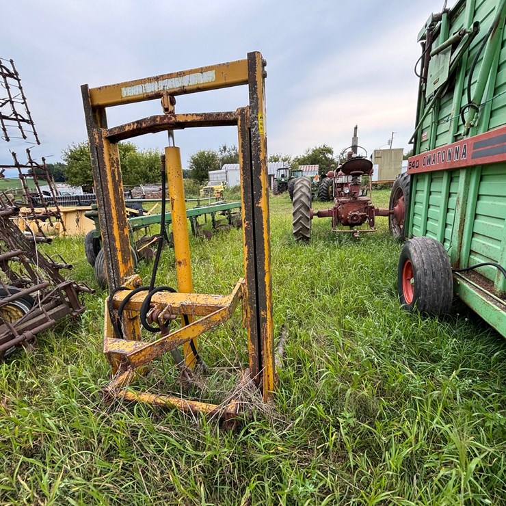 #2618 • Vermeer 3 Point Bale Mover