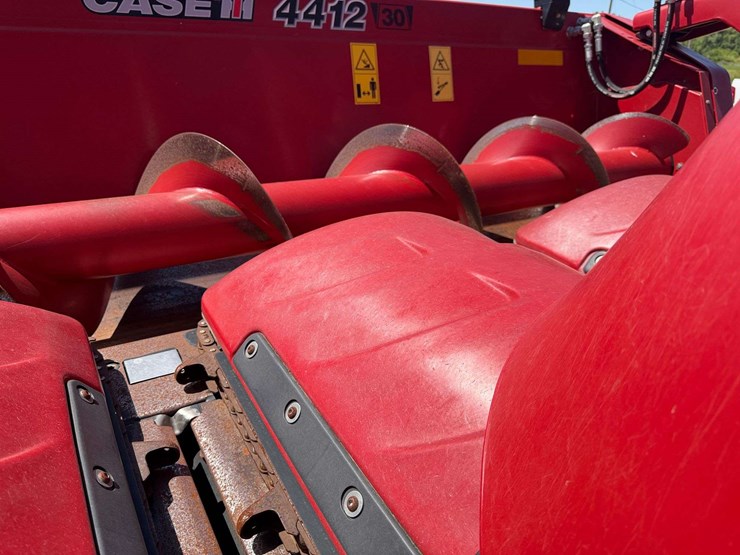 case-4412-12-row-corn-head-image-33