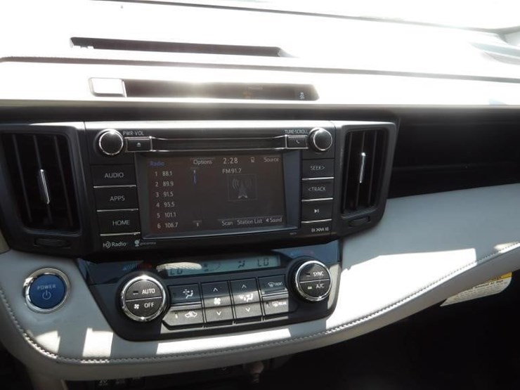 2016-toyota-rav4-image-22