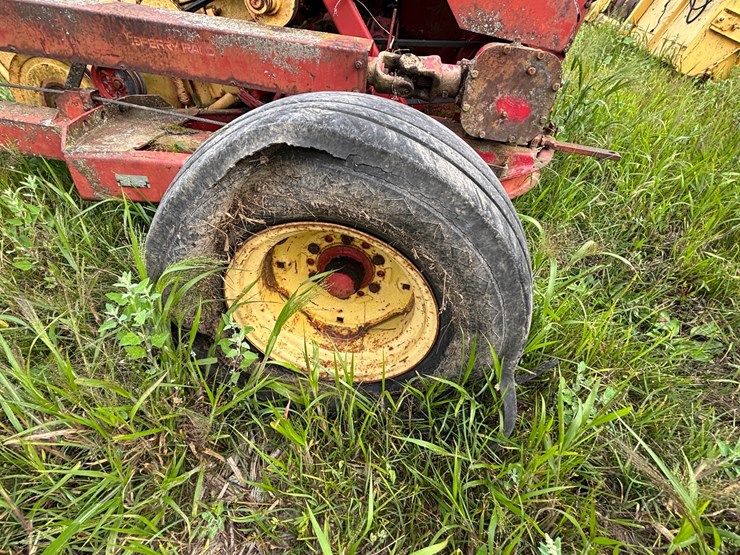 new-holland-s717-image-9