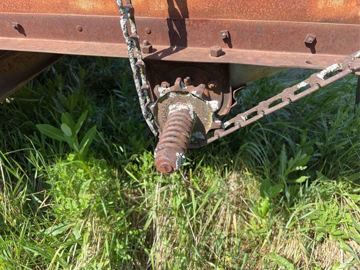 holt-caterpillar-pull-type-combine-image-47