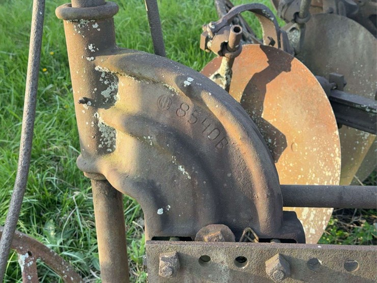 ihc-2-bottom-disc-plow-image-9