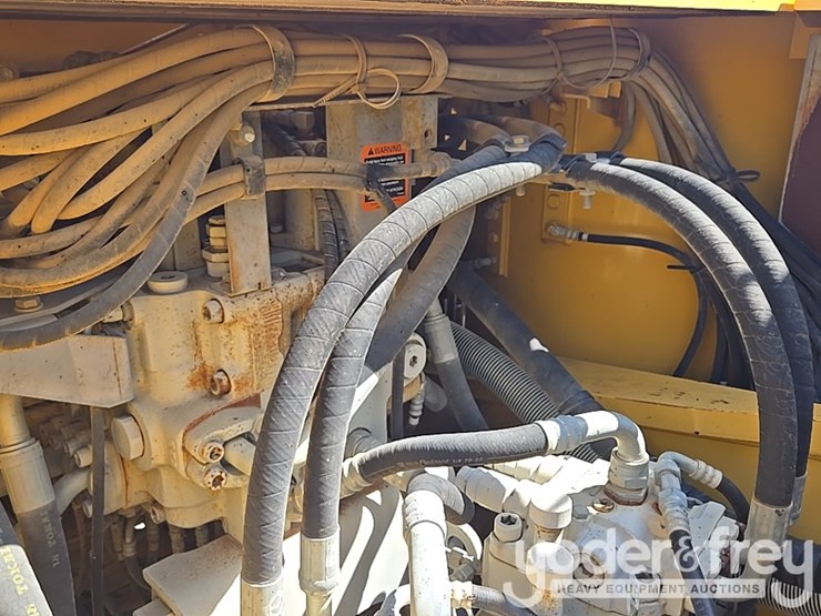 2011-deere-450d-lc-image-50