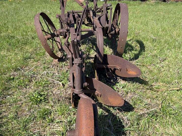 oliver-two-bottom-plow-image-3