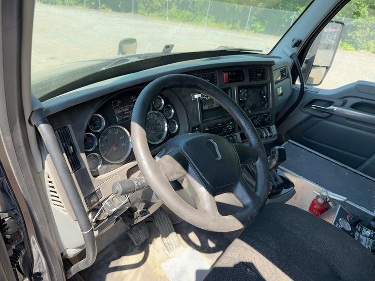 2018-kenworth-t680-image-30