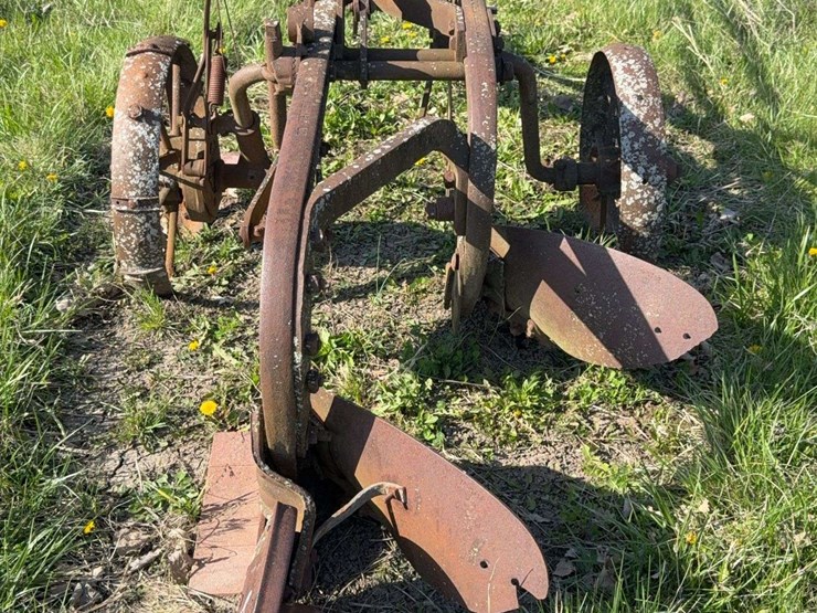 john-deere-12-image-4