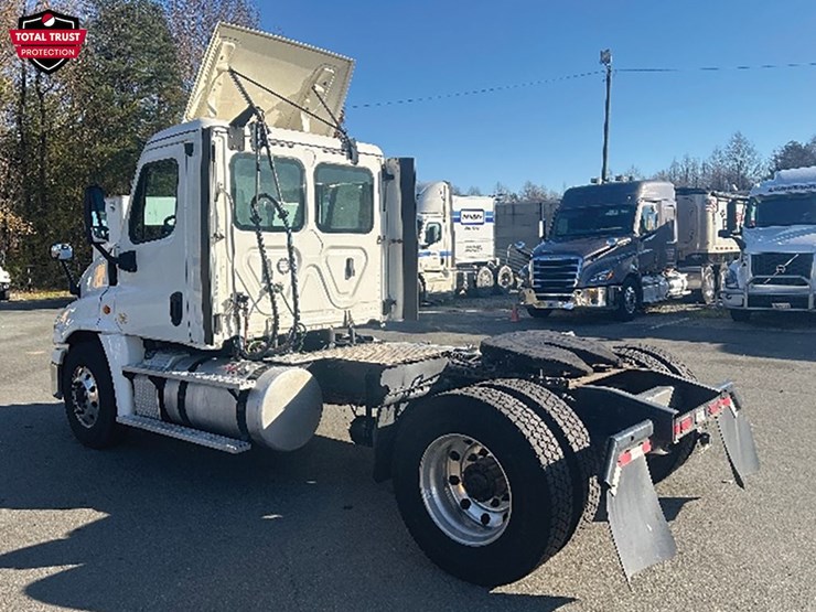 2019-freightliner-cascadia-125-image-2