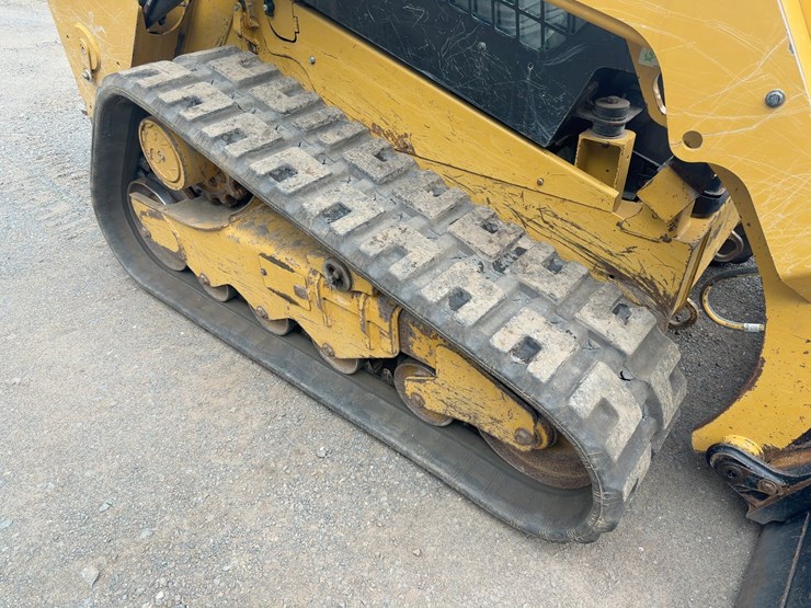 2020-caterpillar-259d3-image-12