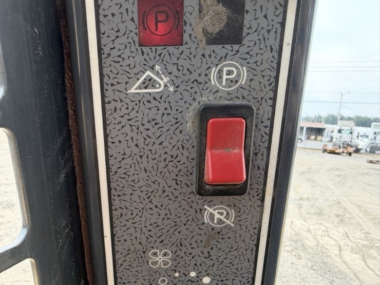 yanmar-s220r-image-24