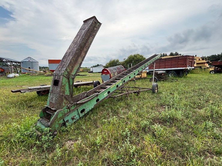john-deere-300-image-4