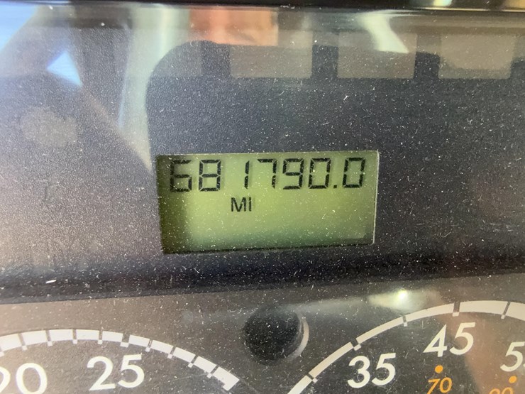 2012-freightliner-business-class-m2-112-day-cab-semi-image-37
