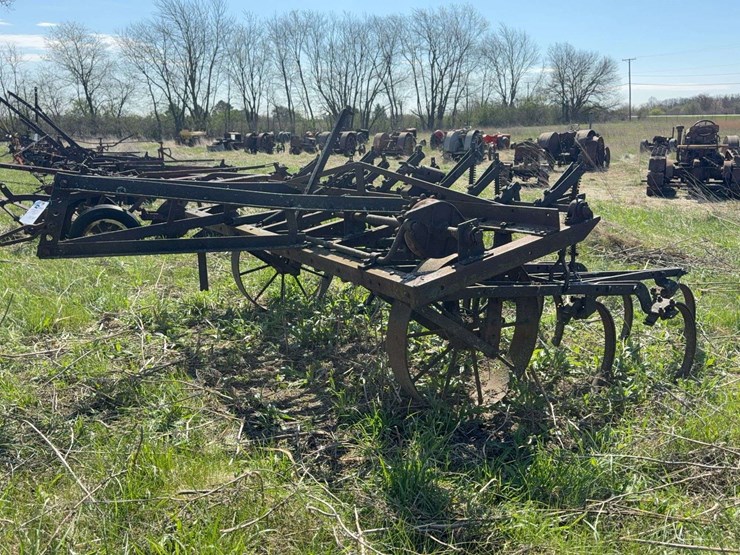 massey-harris-trail-field-cultivator-image-7