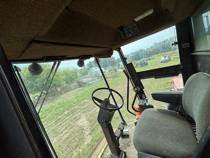 new-holland-tr86-image-57