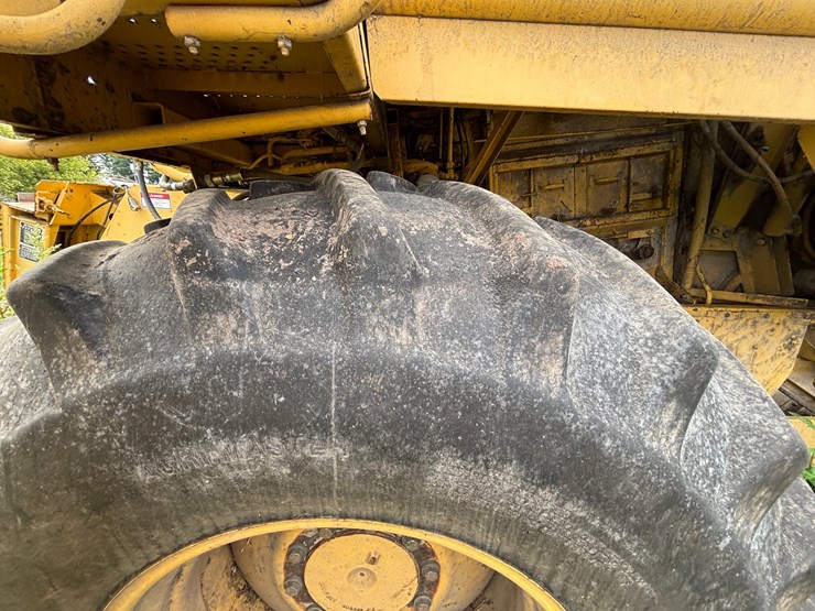 new-holland-tr98-image-39