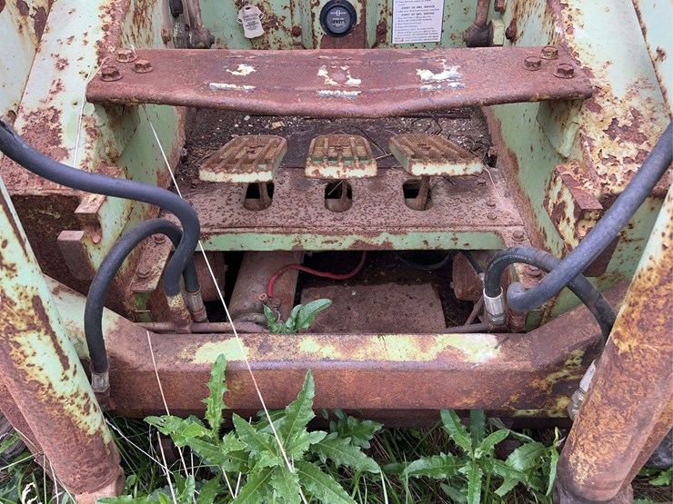 omc-1200-mustang-skid-loader-image-11