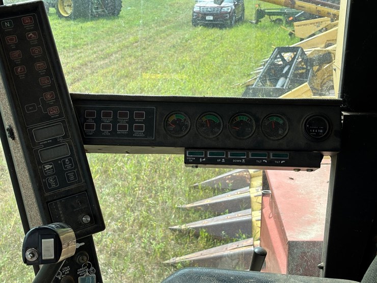 new-holland-tr86-image-59
