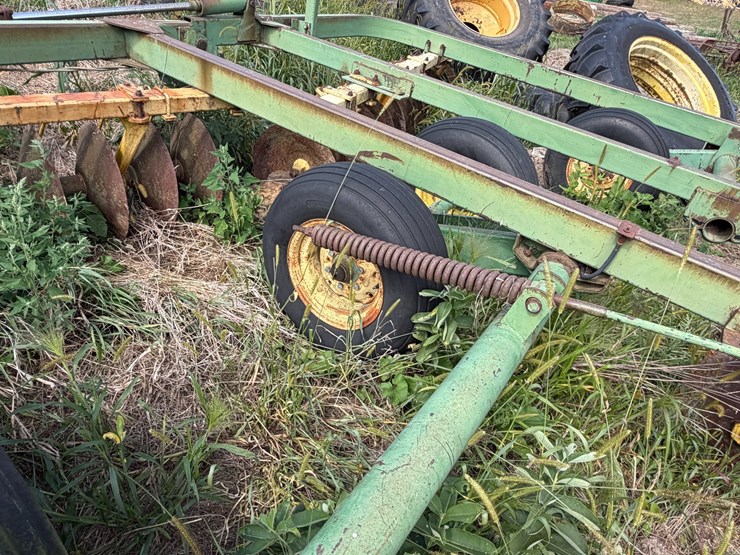 john-deere-220-image-30