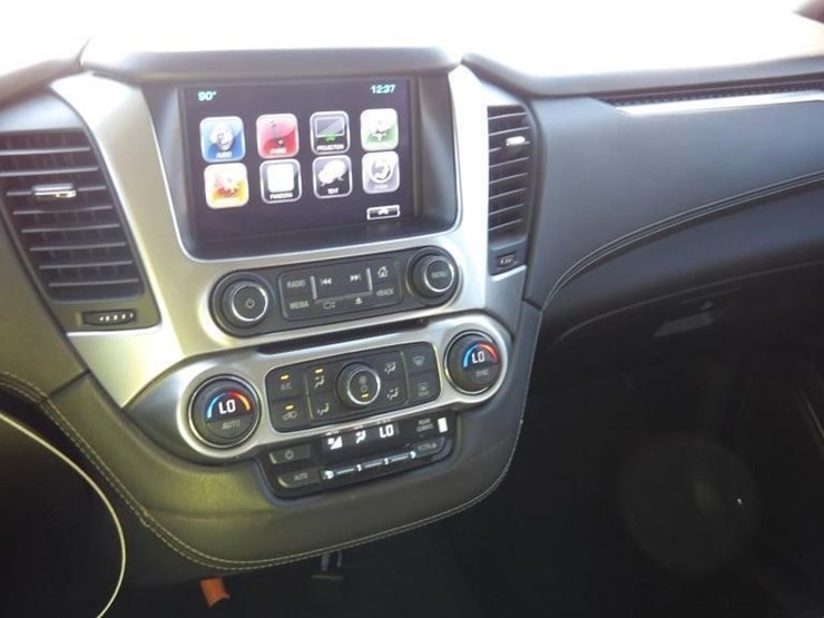 2016-chevrolet-suburban-image-18