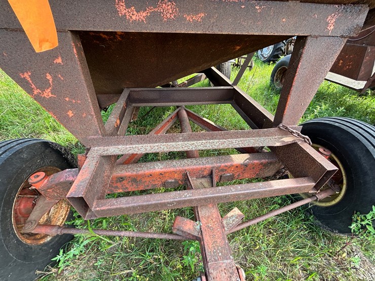 #2644-•-kelly-gravity-box-on-running-gear-image-19