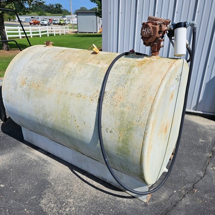 #167 • 500 Gallon Fuel Tank & Pump