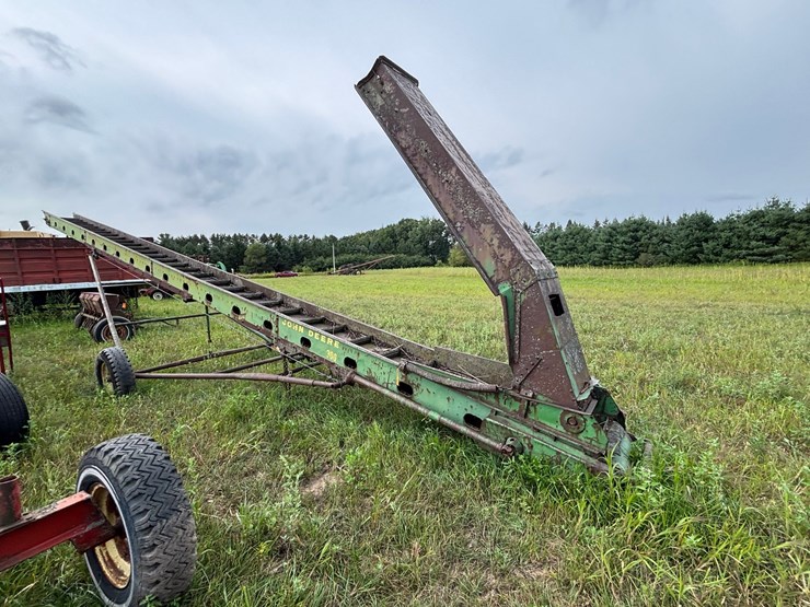 john-deere-300-image-2