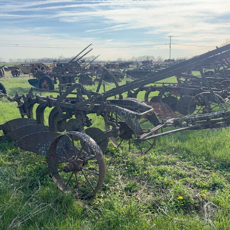 IHC 3 Bottom Plow