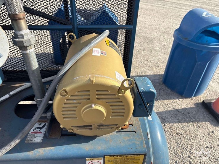 qunicy-qt25u-horizontal-duplex-air-compressor-w/-attachment-head-image-12