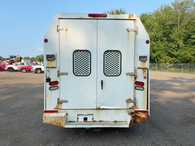 2011-ford-e350-image-4